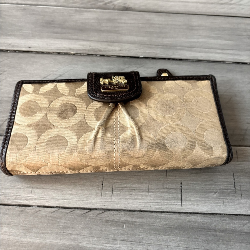 Coach Signature wallet in Khaki and Brown